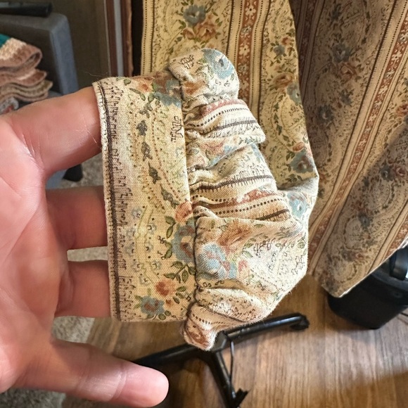 Vintage You Babes blouse. Vintage too. Vintage shirt. Brown and blue. Floral - Picture 6 of 6